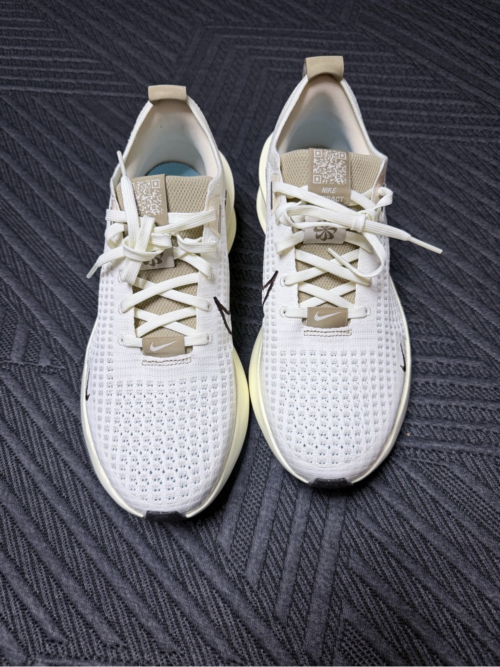 Nike women’s / men Sneakers - Cream/White
